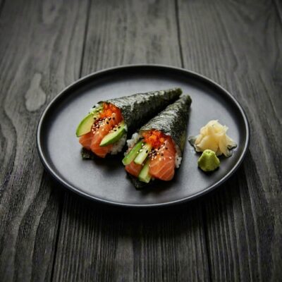 Handroll zalm — Yuko Sushi أنتويرب